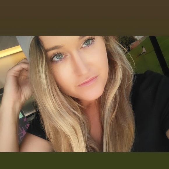 Meet your Posh Ambassador 🖤Abby - Picture 6 of 11